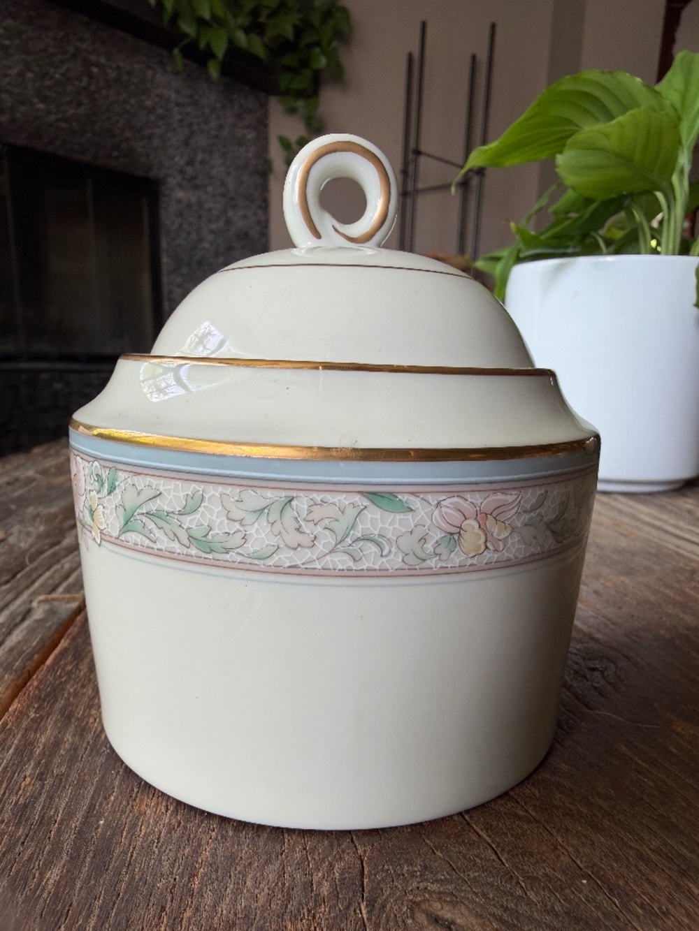 Mikasa Japan Charmaine Sugar Bowl with lid